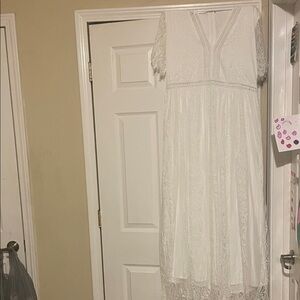 Chic White Lace V-Neck Dress